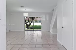 706 NW 108th Terrace, Pembroke Pines, FL 33026 - Photo 9