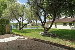 706 NW 108th Terrace, Pembroke Pines, FL 33026 - Photo 37