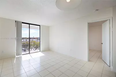 191 NW 97th Ave #421, Miami, FL 33172 - Photo 5