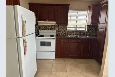 1521 W 42nd Pl #18, Hialeah, FL 33012 - Photo 5