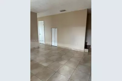 1521 W 42nd Pl #18, Hialeah, FL 33012 - Photo 3