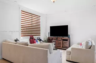 15111 NW 8th St, Pembroke Pines, FL 33028 - Photo 9