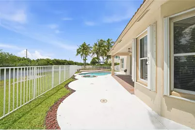 1887 Harbor View Cir, Weston, FL 33327 - Photo 57