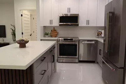 930 NE 163rd St, North Miami Beach, FL 33162 - Photo 7