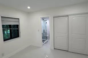 930 NE 163rd St, North Miami Beach, FL 33162 - Photo 11