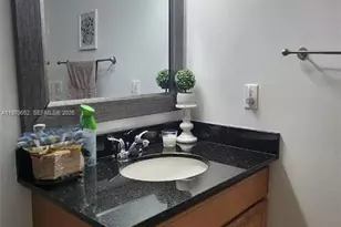 327 Lakeview Dr, Weston, FL 33326 - Photo 15