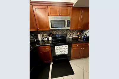 327 Lakeview Dr #103, Weston, FL 33326 - Photo 5