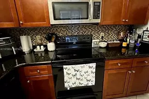 327 Lakeview Dr, Weston, FL 33326 - Photo 5