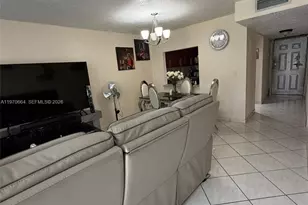 10090 NW 80th Ct, Hialeah Gardens, FL 33016 - Photo 9