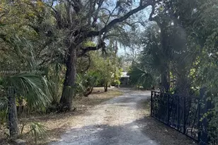 23755 SW 142nd Ave, Homestead, FL 33032 - Photo 1