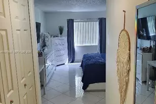 327 Lakeview Dr, Weston, FL 33326 - Photo 3