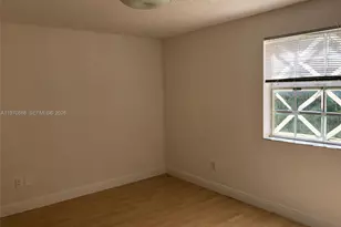 18336 NW 68th Ave, Hialeah, FL 33015 - Photo 9