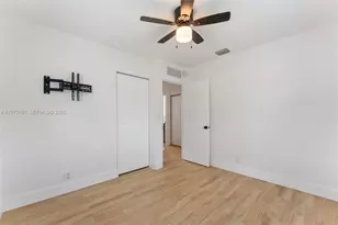 6161 NE 7th Ave, Oakland Park, FL 33334 - Photo 17