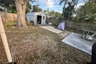 729 SW 5th Ct, Hallandale Beach, FL 33009 - Photo 7