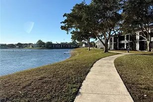 201 Lake Pointe Dr, Oakland Park, FL 33309 - Photo 23