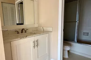 201 Lake Pointe Dr, Oakland Park, FL 33309 - Photo 11