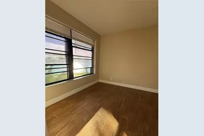 201 Lake Pointe Dr #202, Oakland Park, FL 33309 - Photo 9