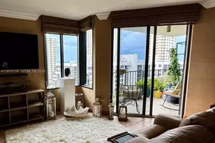 520 Brickell Key Dr, Miami, FL 33131 - Photo 3