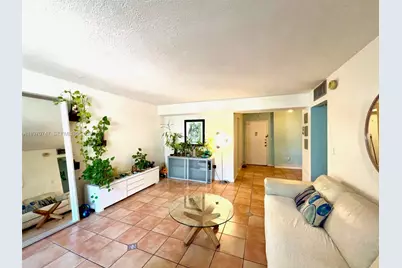 1658 Bay Rd #203, Miami Beach, FL 33139 - Photo 5
