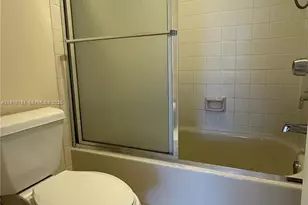 201 Lake Pointe Dr, Oakland Park, FL 33309 - Photo 15