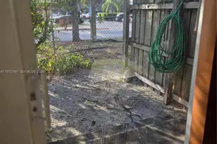 7985 NW 8th St, Miami, FL 33126 - Photo 27