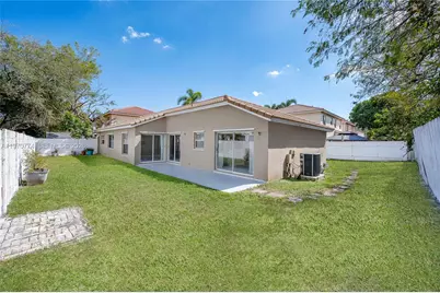 210 SW 98th Ter, Pembroke Pines, FL 33025 - Photo 5
