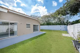 210 SW 98th Terrace, Pembroke Pines, FL 33025 - Photo 9