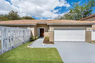 210 SW 98th Terrace, Pembroke Pines, FL 33025 - Photo 3