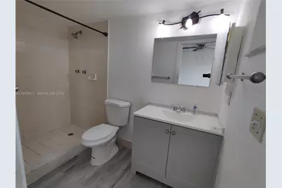 17000 NW 67th Ave #417, Hialeah, FL 33015 - Photo 11
