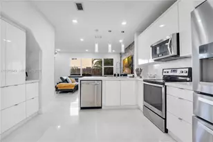 11261 NW 55th Ln, Doral, FL 33178 - Photo 9