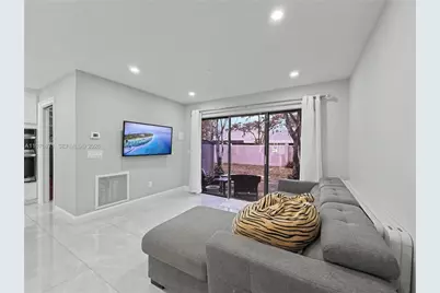 4712 Sheridan St #6, Hollywood, FL 33021 - Photo 7