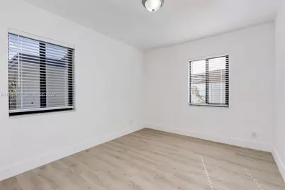 16049 NE 9th Pl, North Miami Beach, FL 33162 - Photo 17