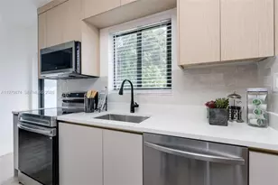 16049 NE 9th Pl, North Miami Beach, FL 33162 - Photo 9