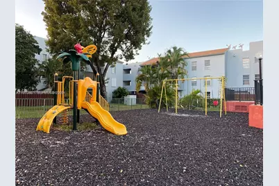 1735 W 60th St #M301, Hialeah, FL 33012 - Photo 27