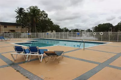 400 W Palm Cir W #201, Pembroke Pines, FL 33025 - Photo 35