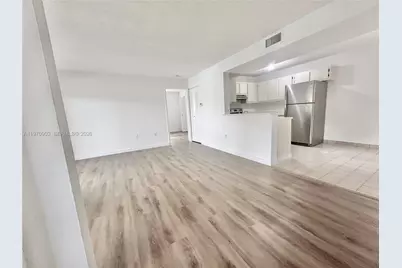 400 W Palm Cir W #201, Pembroke Pines, FL 33025 - Photo 7