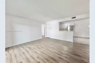 400 W Palm Cir W #201, Pembroke Pines, FL 33025 - Photo 9