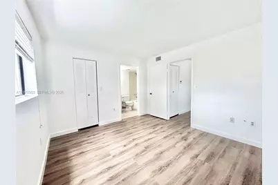 400 W Palm Cir W #201, Pembroke Pines, FL 33025 - Photo 23