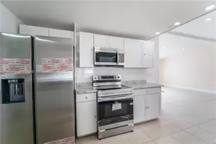 730 NW 214th Ave, Pembroke Pines, FL 33029 - Photo 7