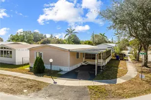 730 NW 214th Ave, Pembroke Pines, FL 33029 - Photo 3