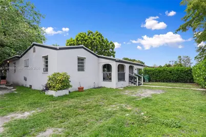 700 SW 44th Pl, Miami, FL 33134 - Photo 1