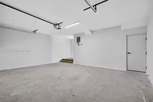 529 NE 61st St, Miami, FL 33137 - Photo 25