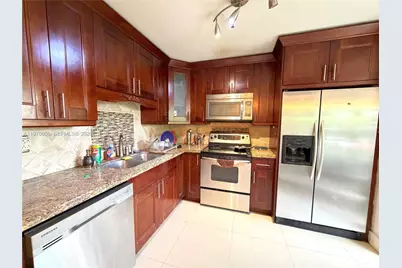661 NE 195th St #104, Miami, FL 33179 - Photo 5