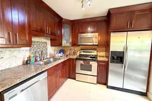 661 NE 195th St, Miami, FL 33179 - Photo 5