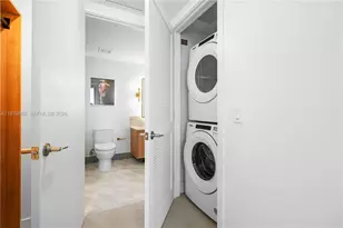 159 NE 6th St, Miami, FL 33132 - Photo 9