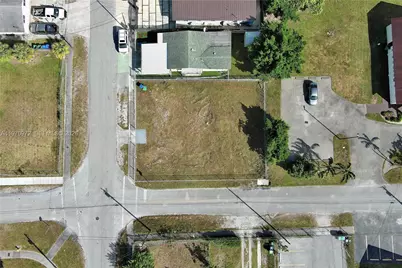 2572 NW 66th St, Miami, FL 33147 - Photo 9