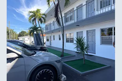 30 SE 4th Ave #103, Hallandale Beach, FL 33009 - Photo 7