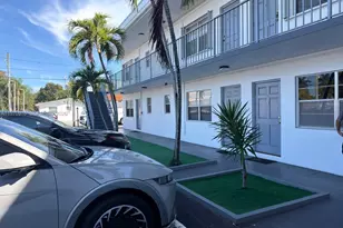 30 SE 4th Ave, Hallandale Beach, FL 33009 - Photo 7