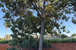 470 NE 127th St, North Miami, FL 33161 - Photo 5