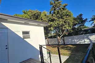 941 NE 154th St, North Miami Beach, FL 33162 - Photo 9